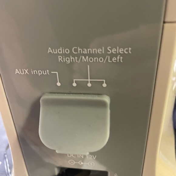 Sharper image SR297 speaker 2.4 ghz
Comes with power supply unit - Picture 8 of 13